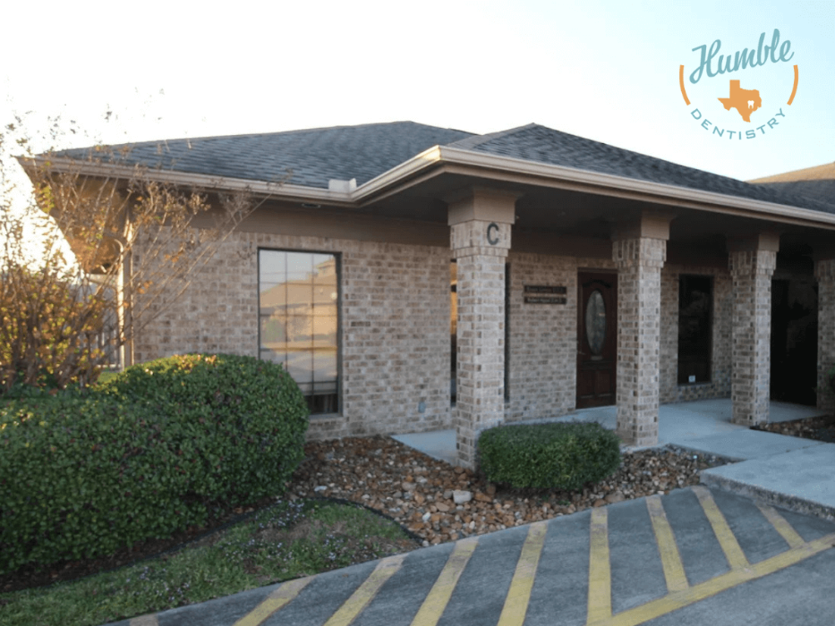 exterior of dental office of Atascocita dentist