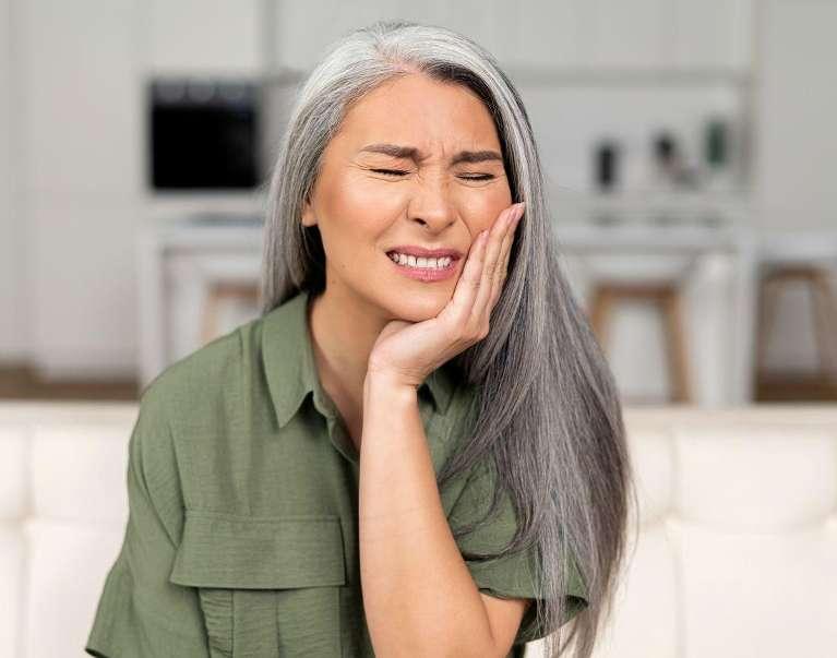 person with jaw pain in Humble, TX